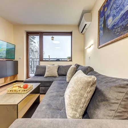 Alpine Glow With Parking شقة *